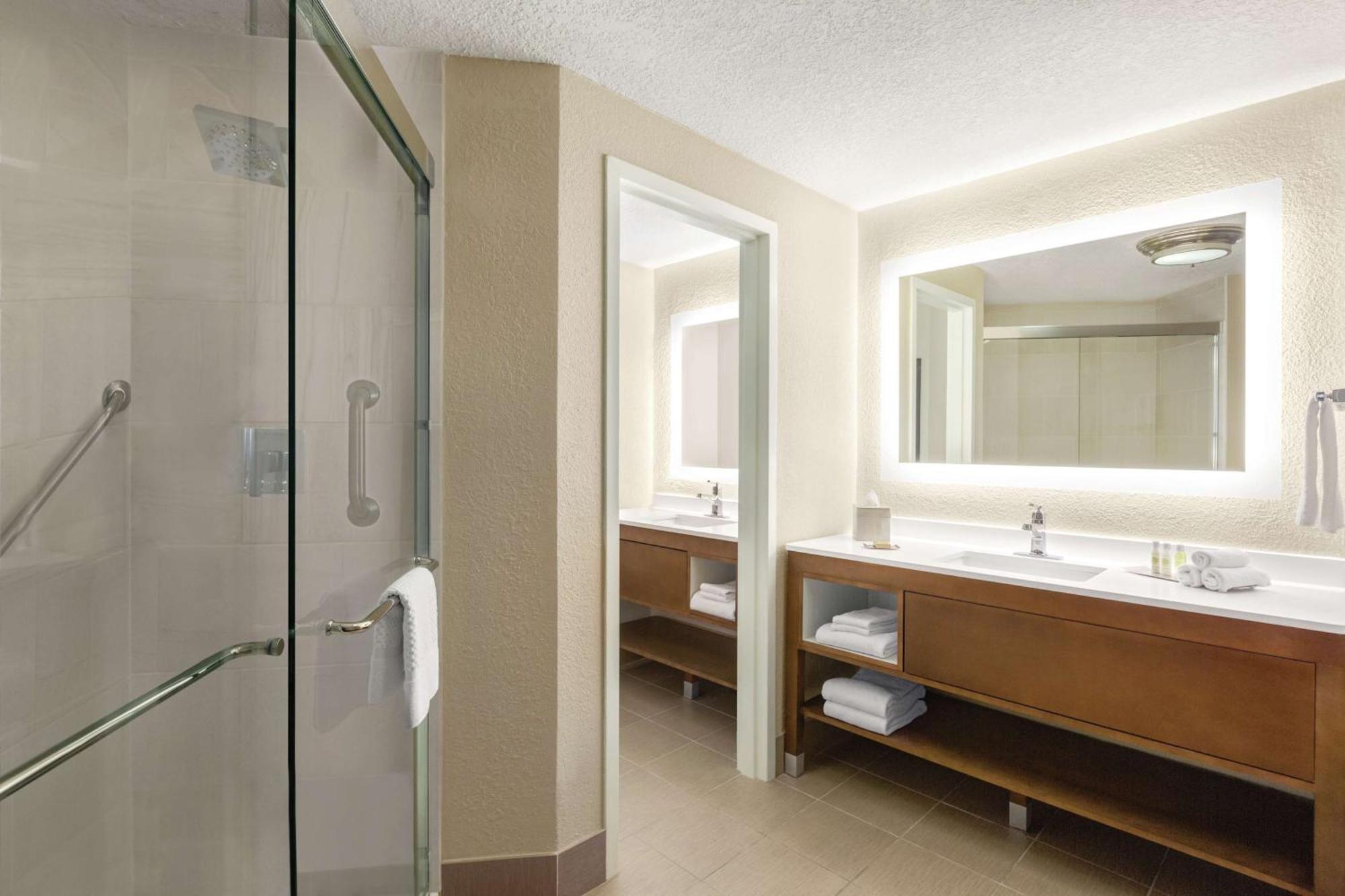 Doubletree By Hilton Orlando Downtown Hotel Exterior photo
